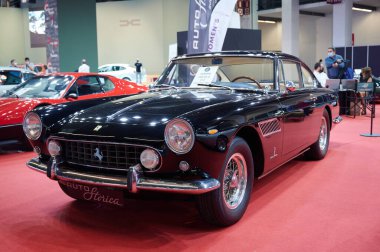 BARCELONA, SPAIN -10.07.2021 Otomobil Sergisi Barcelona 2021. BARCELONA, SPAIN -10.07.2021 Otomobil Sergisi Barcelona 2021. Ferrari klasik araba, Auto Storica