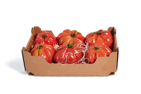 Tomates Fraîches Dans Une Boîte Carton Recyclable Isolée Fond Blanc — Photo