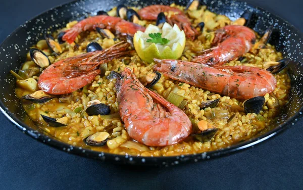 Paella Pesce Riso Con Gamberi Vicino — Foto Stock