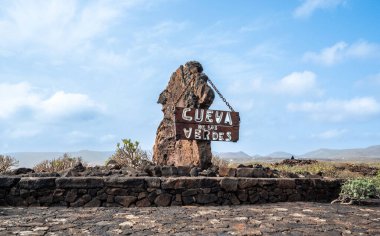 Cueva los Verdes 'in giriş işareti, Lanzarote, İspanya