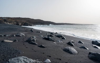 Siyah volkanik kumsal, Janubio Sahili, Lanzarote, Kanarya Adaları, İspanya