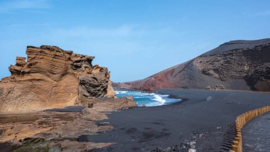Lanzarote 'deki Charco Verde plajı, İspanya' daki Kanarya Adaları
