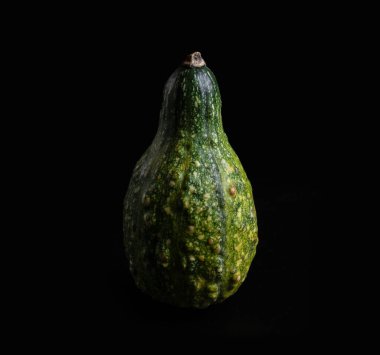 kabak koyu arkaplanda izole