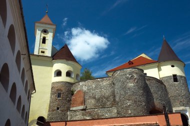 Kuleli Ortaçağ Kalesi