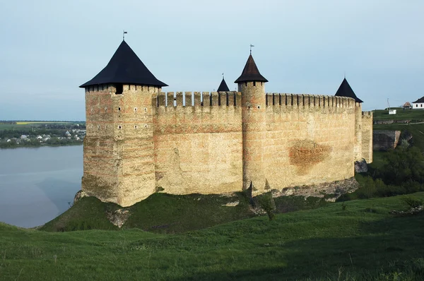 Средневековая крепость с башнями — стоковое фото