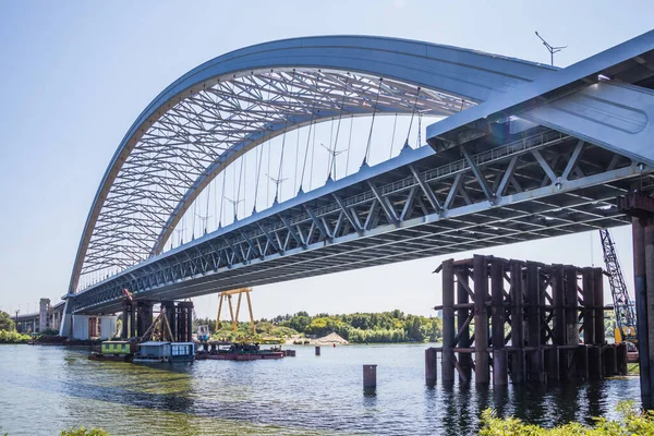 Építése Egy Nagy Íves Híd Fővárosban Ukrajna Podolsky Híd Panorámás — Stock Fotó
