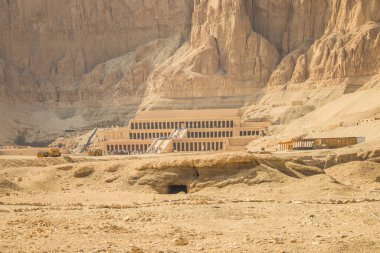 Kraliçe Hatshepsut 'un tapınağı Nil' in batı kıyısında, Lüksör, Mısır 'daki Krallar Vadisi yakınlarında..