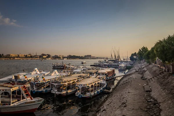 Luxor Egito Outubro 2021 Rio Nilo Entre Partes Ocidentais Orientais — Fotografia de Stock