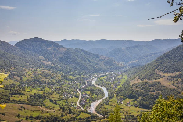 View High Mountain Valley Mountains River Village Summer Day View — Stock Photo, Image