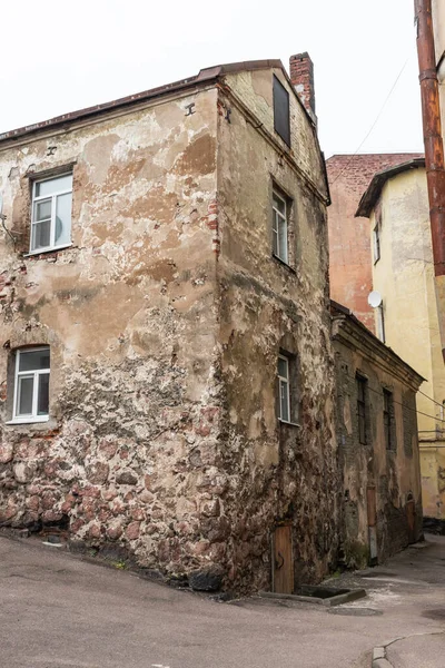 VYBORG, RUSSIA - 31 Ekim 2021: Rusya 'da 1583 yılında inşa edilen en eski konut