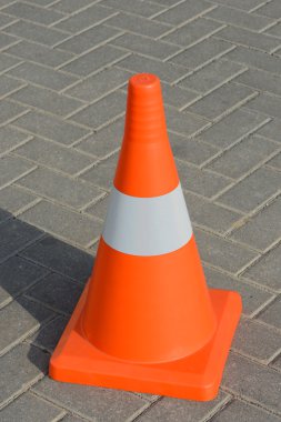 Turuncu yol bariyeri