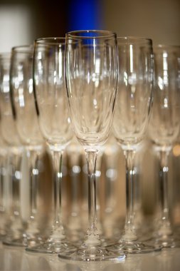 boş şampanya bardağı