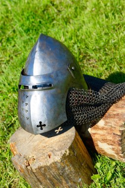 Ortaçağ Şövalyesi kask