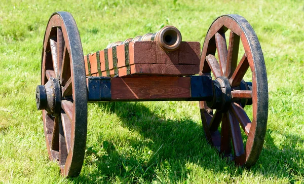 Ancient cannon on wheels — Stock Photo, Image