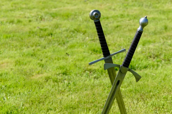 Due spada medievale — Foto Stock
