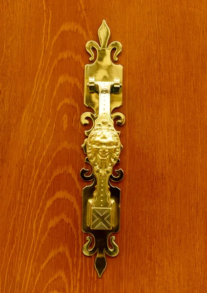 Vecchia maniglia porta dorata — Foto Stock