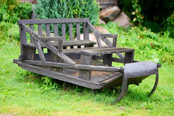 eski ahşap kızaklarımız. park dekorasyonu.
