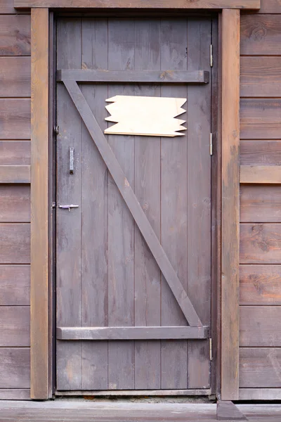 Puerta de madera vieja en el granero —  Fotos de Stock