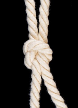 düğüm ile halat siyah arka plan üzerine izole