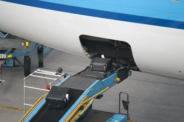 Suitcases loaded into aircraft — Stock Photo, Image