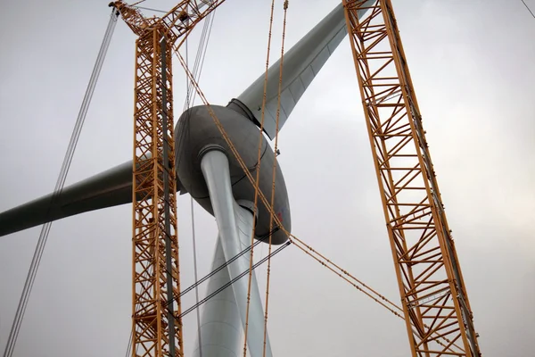 Větrné turbíny ve výstavbě Stock Snímky