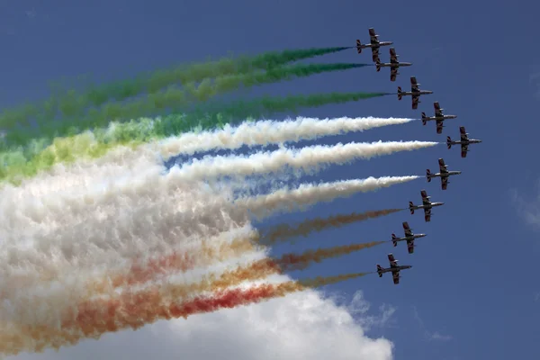 空气中的意大利国旗 — 图库照片
