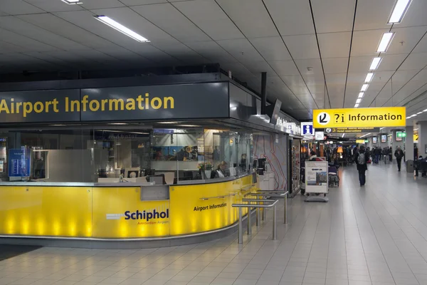 Flygplatsen informationsdisk — Stockfoto