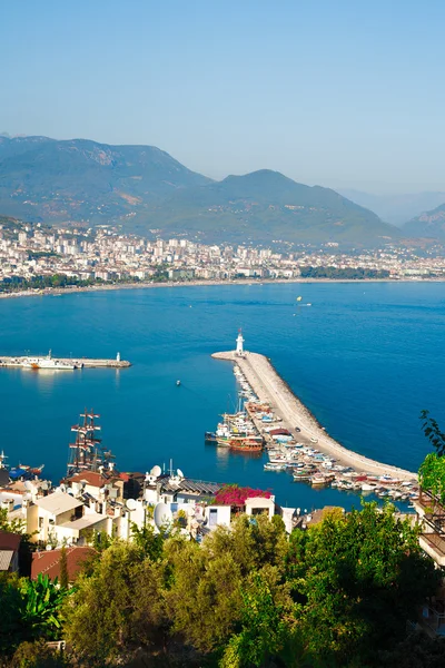 Uitzicht op de zee en de stad alanya, Turkije — Stockfoto