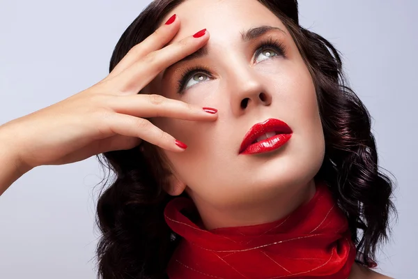 Beautiful girl wearing a scarf looking up — Stock Photo, Image