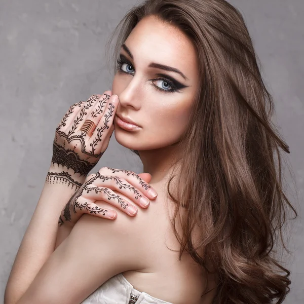 Beautiful girl with henna on her hands — Stock Photo, Image