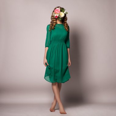 kadının yüzü yerine çiçek