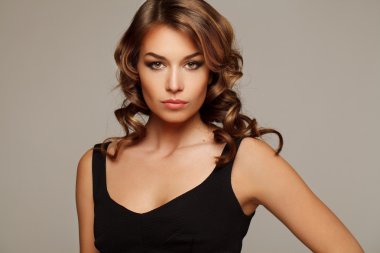 Glamour moda kadın portresi. stüdyo fotoğraf