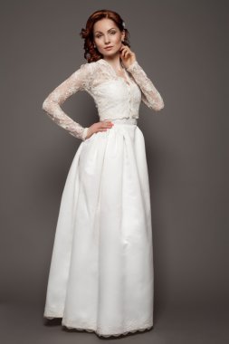 güzel seksi kadın şık bir saç modeli ile. perfe kadınla