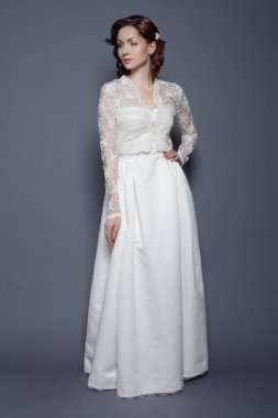 güzel seksi kadın şık bir saç modeli ile. perfe kadınla