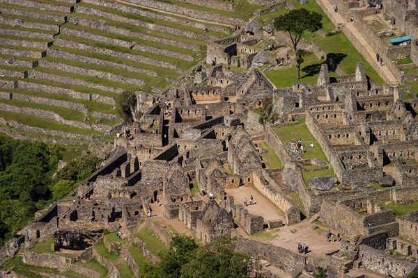 Machu picchu z huayna picchu domy i tarasy — Zdjęcie stockowe