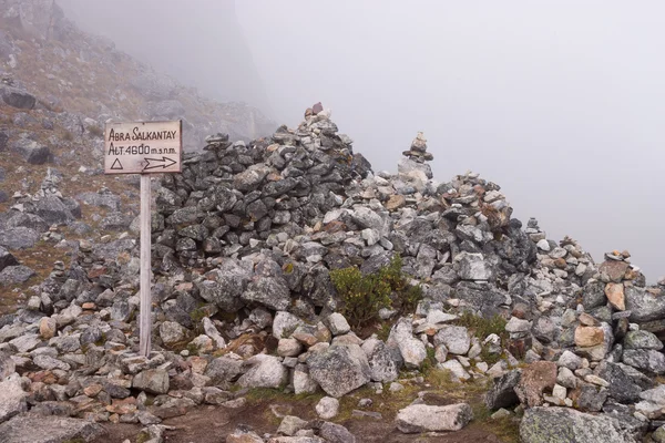 Col am salcantay trail bei ca. 4600 Meter — Stockfoto