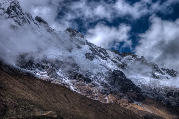 Salcantay mountain on the trail in HDR — Stock Photo, Image