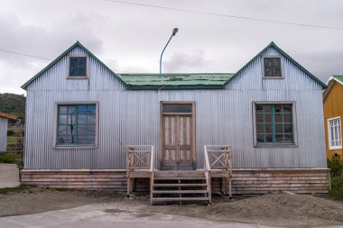 oluklu metal duvar ev