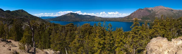 Jezero Nahuel huapi v bariloche argentina panorama — Stock fotografie