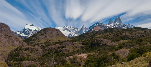 Cerro torre en fitz roy van de trekking weg post naar het basiskamp — Stockfoto