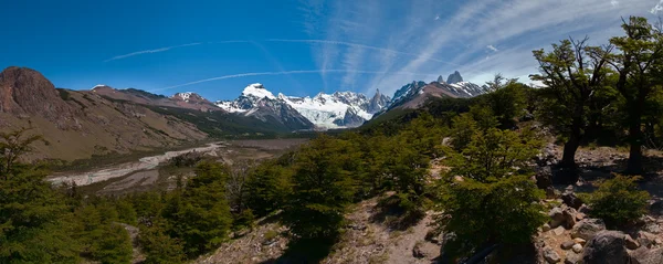 Cerro torre från trekking road på väg till baslägret — Stockfoto