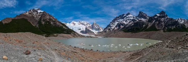 Cerro Torre od do laguna PANORAMA — Zdjęcie stockowe