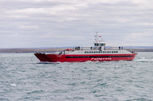 Ferry in the strait of magellan — Stock Photo, Image