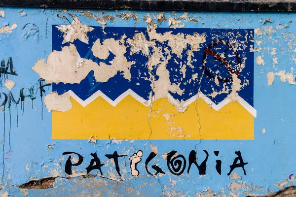 Patagonia graffiti na ścianie w puerto natales — Zdjęcie stockowe