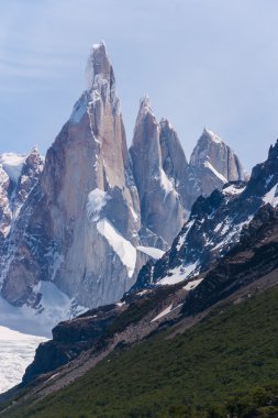 Cerro torre merkez kampa doğru yürüyüş yolundan