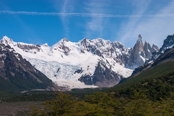 Cerro Torre from trekking road heading to the base camp — Stock Photo, Image