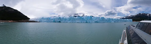 Παγετώνα Perito moreno στην Αργεντινή από ένα πανόραμα βάρκα — Φωτογραφία Αρχείου