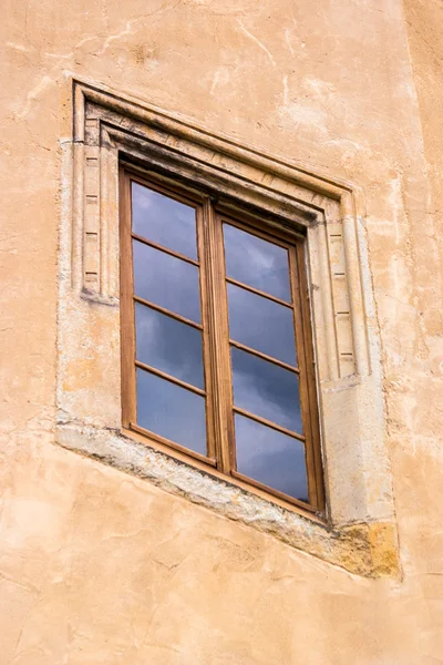 Antigua ventana antigua hecha de madera — Foto de Stock