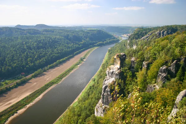 Bastei com o rio Elba na Saxônia — Fotografia de Stock