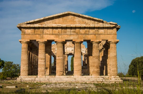 Tempel bei paestum italien frontal — Stockfoto